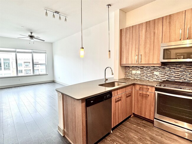 property at 2111 Westheimer Rd