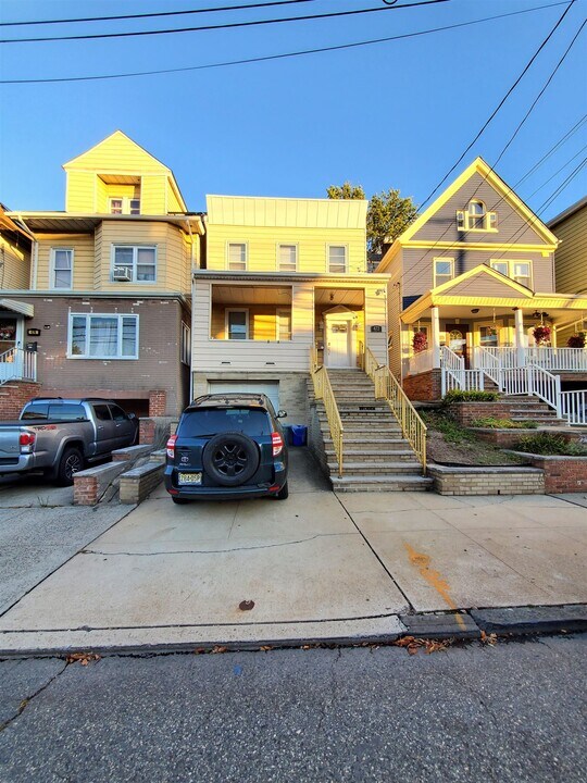 472 Ave E in Bayonne, NJ - Building Photo