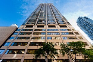 30 E Huron St, Unit 3206 in Chicago, IL - Building Photo