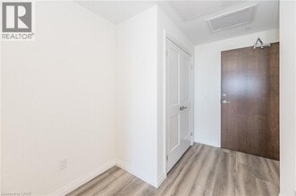 108 Garment St in Kitchener, ON - Building Photo - Building Photo