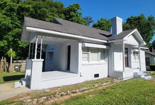 215 Poplar St in Hogansville, GA - Building Photo - Building Photo