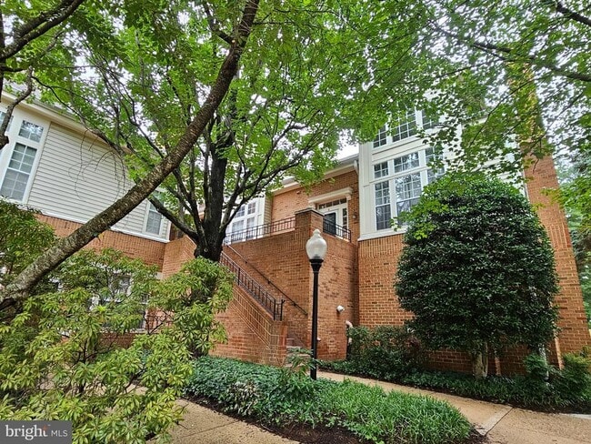 7027 Haycock Rd in Falls Church, VA - Building Photo - Building Photo
