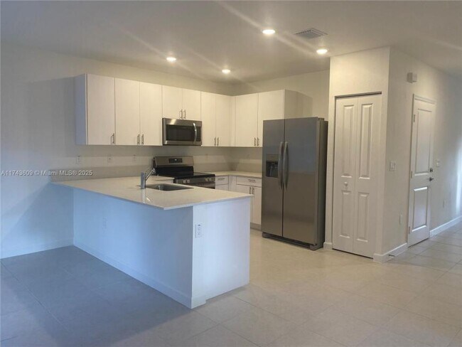 property at 5195 SW 37th St