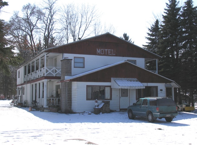 180 E Fairmount Ave in Lakewood, NY - Building Photo - Building Photo