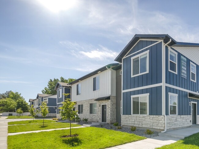 Orchard Park Townhomes in Idaho Falls, ID - Building Photo - Building Photo