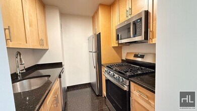 EAST 49 STREET in New York, NY - Building Photo - Building Photo