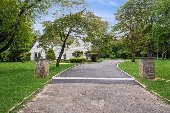 34 Wolfe Ln in Harrison, NY - Building Photo - Building Photo