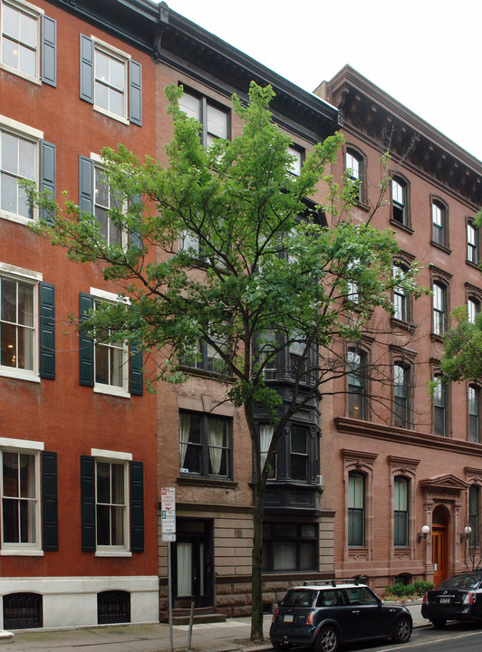 1904 Spruce St in Philadelphia, PA - Building Photo