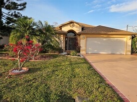 114 Albatross Rd in Rotonda West, FL - Building Photo