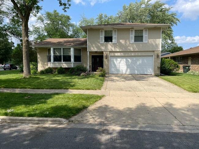 property at 2102 E Robinhood Ln