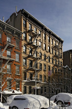 409-413 E 6th St in New York, NY - Foto de edificio - Building Photo