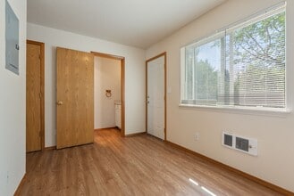 2827 SE 90th Pl in Portland, OR - Building Photo - Building Photo