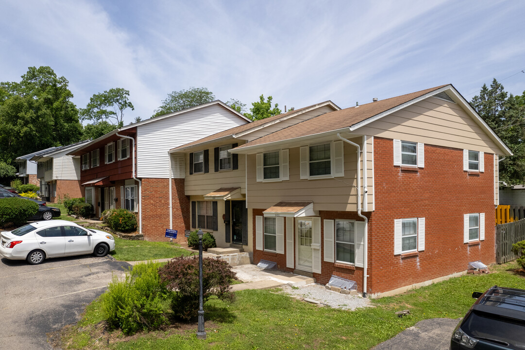 Williamsburg Square Condominiums in Cincinnati, OH - Building Photo