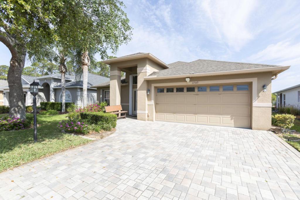 11543 Heritage Point Dr in Hudson, FL - Building Photo