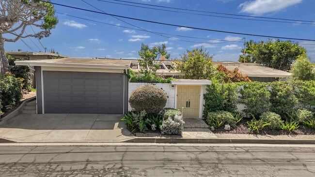 property at 4144 Palos Verdes Dr S