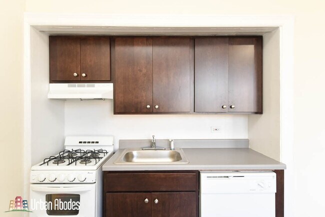 3314 W Diversey Ave, Unit M03H in Chicago, IL - Building Photo - Building Photo