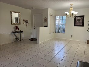 4061 W Silverado Cir in Hollywood, FL - Building Photo - Building Photo