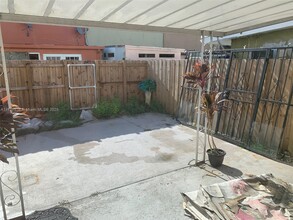 6845 W 2nd Ln in Hialeah, FL - Building Photo - Building Photo