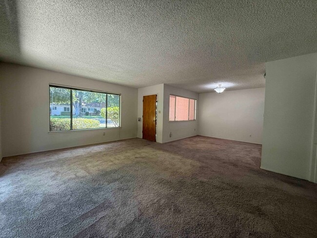 5473 Carlson Dr in Sacramento, CA - Building Photo - Building Photo
