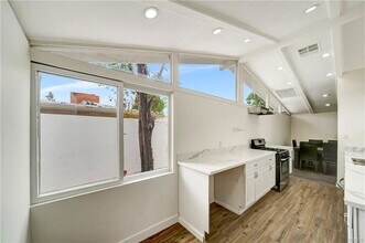 19706 Victory Blvd in Los Angeles, CA - Building Photo - Building Photo