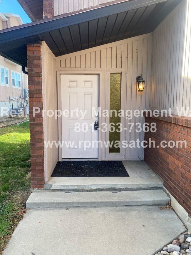 7260 Ponderosa Dr in Cottonwood Heights, UT - Building Photo - Building Photo