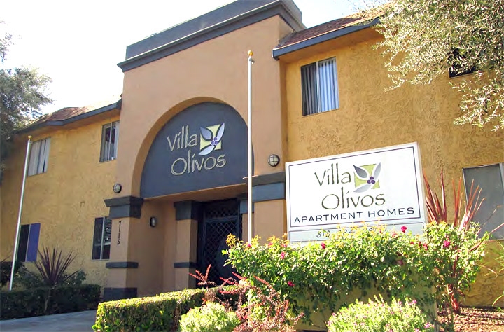 Villa Oliva in Canoga Park, CA - Building Photo