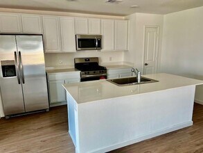 2206 Glenlloyd Ter Rd in League City, TX - Building Photo - Building Photo