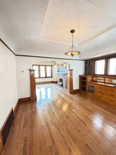 1109 S 71st St in West Allis, WI - Foto de edificio - Building Photo