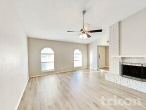 5001 Oregon Ct in Grand Prairie, TX - Building Photo - Building Photo