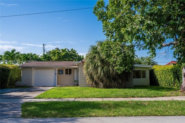 8475 SW 43rd St in Miami, FL - Building Photo - Building Photo