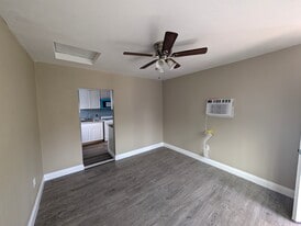 1018 Lucas St in San Fernando, CA - Building Photo