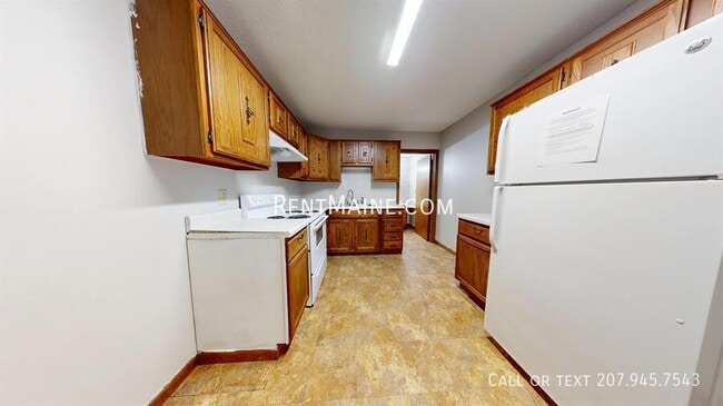 14 Rancourt Ave in Winslow, ME - Foto de edificio - Building Photo