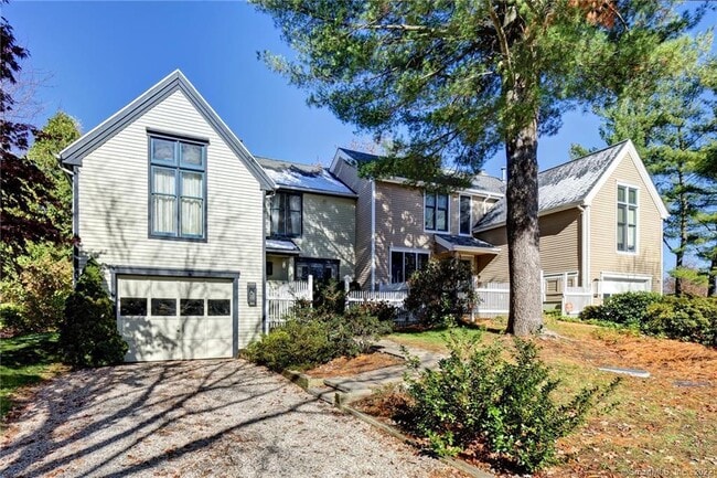 property at 7 Farm Dr