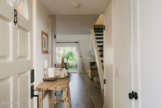 5716 Skyview Way in Agoura Hills, CA - Building Photo - Building Photo