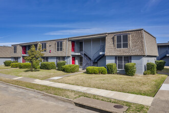 Crossings Apartments in Garland, TX - Building Photo - Building Photo