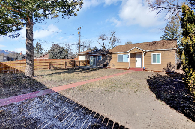 2410 E Yampa St in Colorado Springs, CO - Foto de edificio - Building Photo