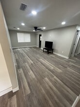 1517 Sinclair Hills Rd in Lutz, FL - Building Photo - Building Photo