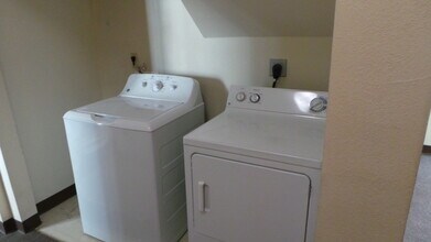 158 S Cottage St, Unit 1 in Whitewater, WI - Foto de edificio - Building Photo