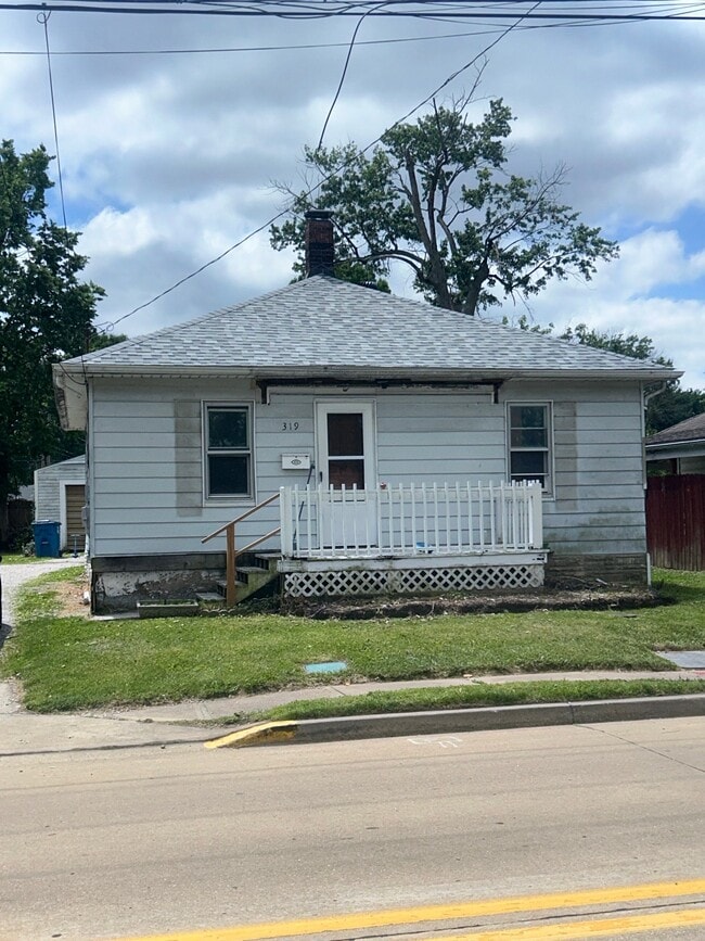 property at 319 W Corbin St