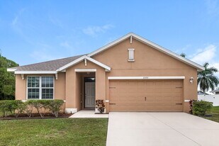 2002 SE 12th St in Cape Coral, FL - Building Photo