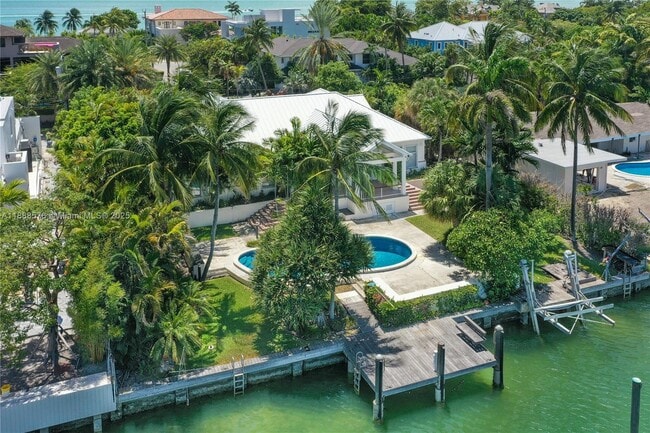 621 N Mashta Dr in Key Biscayne, FL - Building Photo - Building Photo