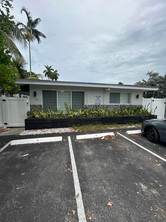 1037 NE 9th Ave in Fort Lauderdale, FL - Building Photo
