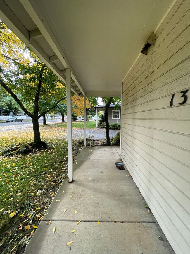 132 Van Ness Ave in Ashland, OR - Building Photo - Building Photo