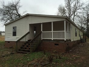 103 Oak Ct in Williamston, SC - Building Photo - Building Photo