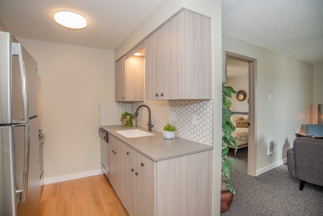 South Hill Heights Apartments in Spokane, WA - Building Photo - Building Photo