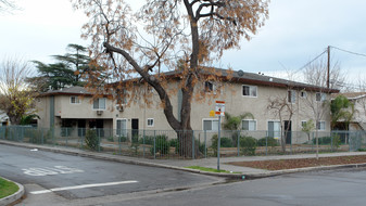 163 E 15th St in San Bernardino, CA - Building Photo