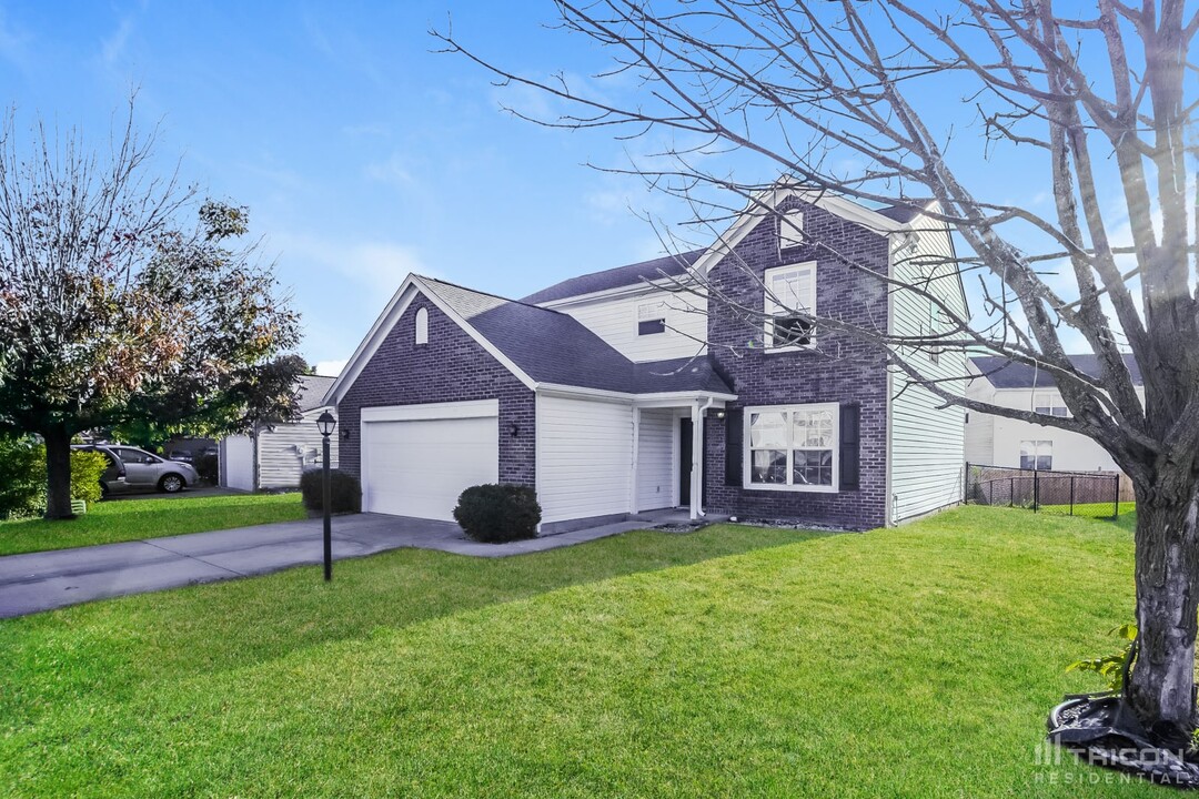 6215 Copeland Lakes Ln in Indianapolis, IN - Building Photo