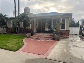 4225 Los Coyotes Diagonal, Unit Spaciou Modern House in Lakewood, CA - Building Photo - Building Photo
