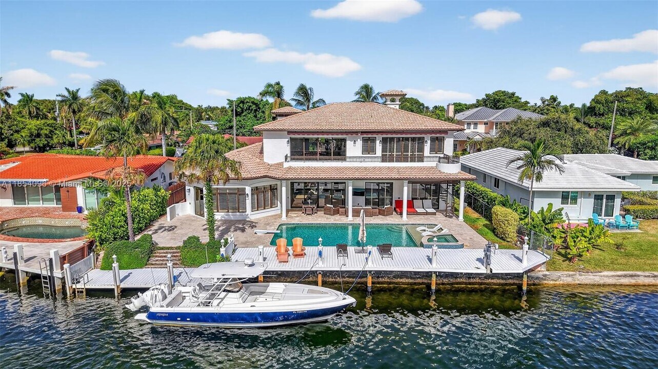 2649 NE 26th Ave in Lighthouse Point, FL - Building Photo