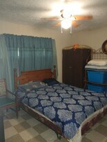 5014 Mallow St, Unit 4 in Houston, TX - Building Photo